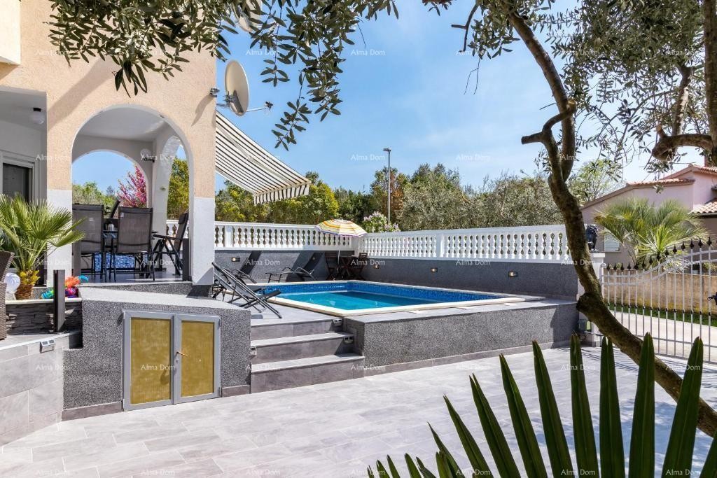 Medulin, stan sa bazenom. 15