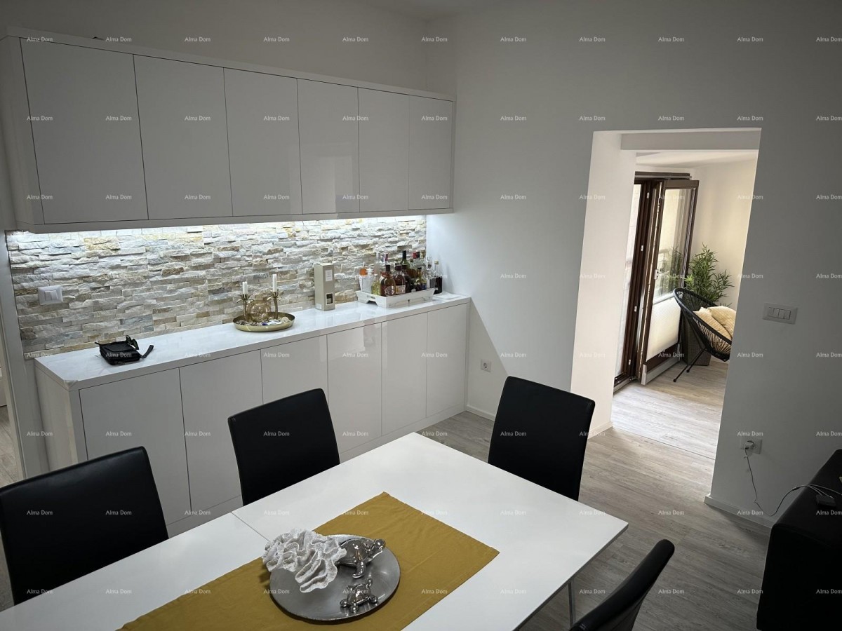 Прекрасный дом с тремя зарегистрированными апартаментами в старой части города Пореч! 26