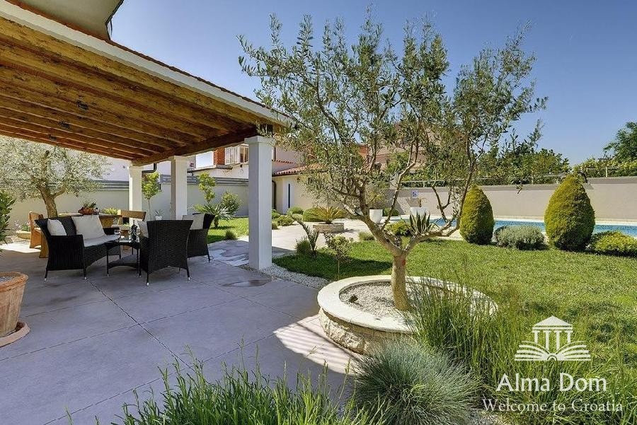 Detached house situated in Medulin. 8