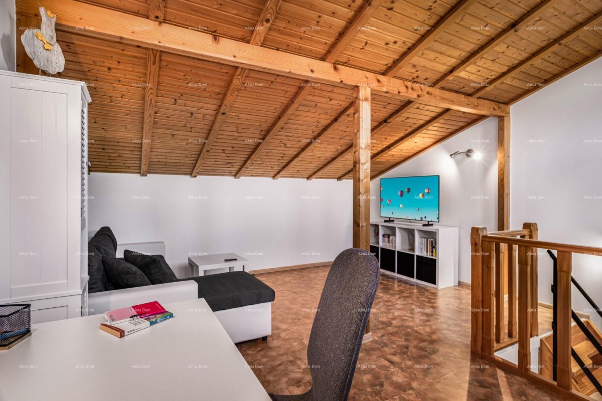 Vendita di due case collegate a Pomer 16