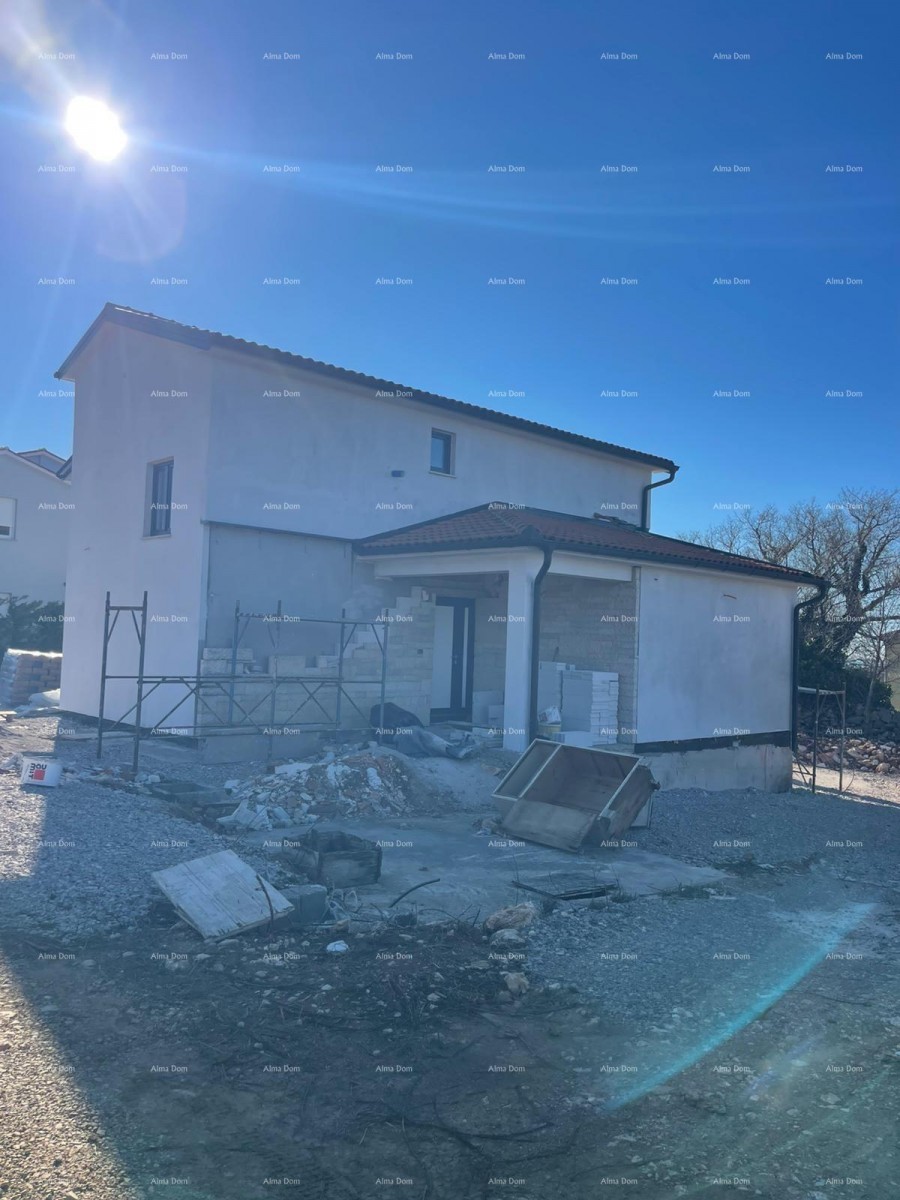 Prodaje se kuća s bazenom i pogledom na more – mirno selo Raša 1