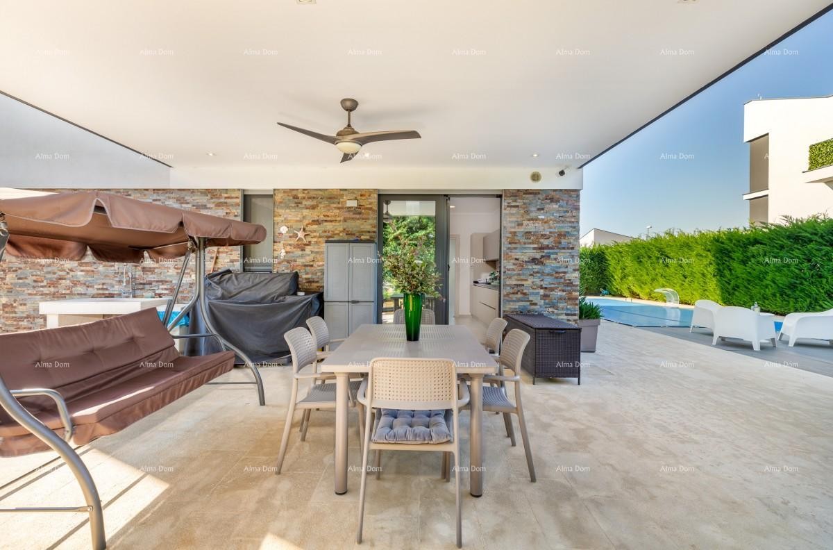 FAŽANA - Samostojeća vila premium klase, sa bazenom, liftom / 100 m od Aleje maslina. 28